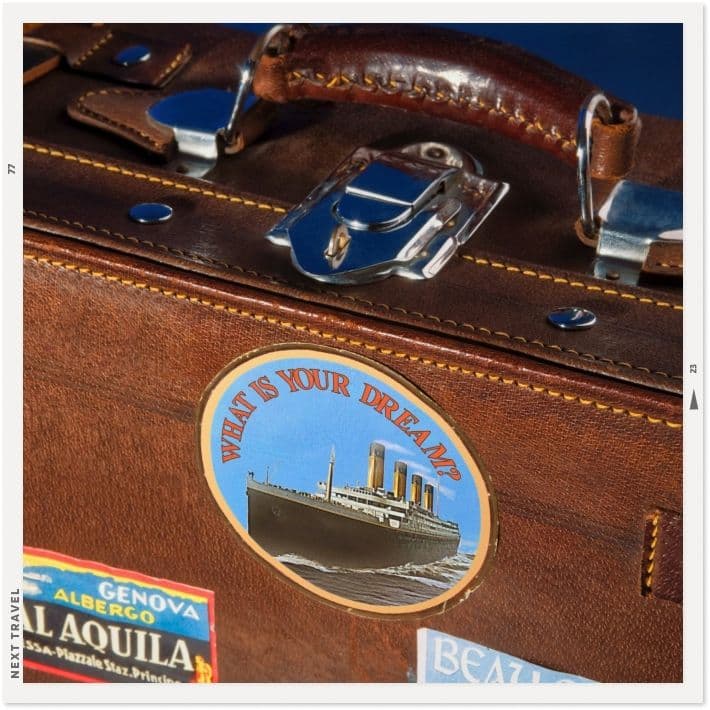 茶色いビンテージのスーツケース