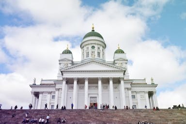 Illustration for  北欧旅行必見！ヘルシンキ大聖堂の見どころとその魅力を徹底解説