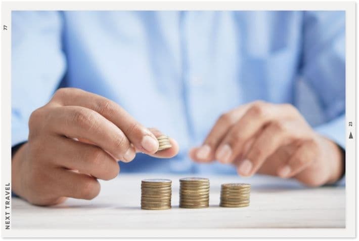 硬貨を数えている様子