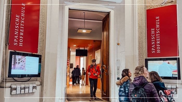 ウィーンの観光名所のスペイン乗馬学校